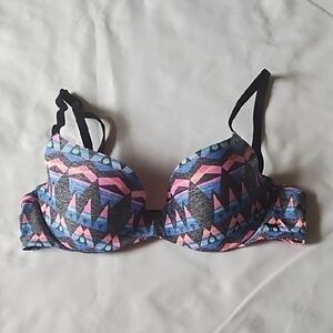 VS PINK 32A Light Lift Underwire Bra